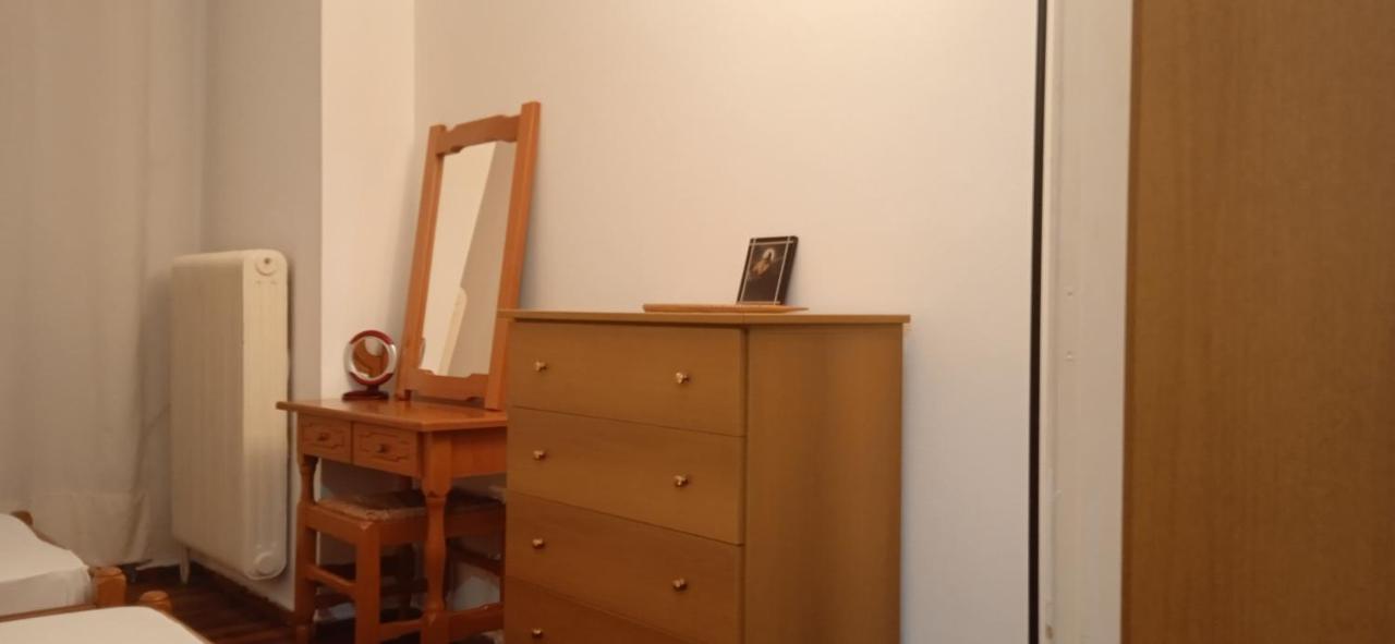 Studio In Athén Kültér fotó